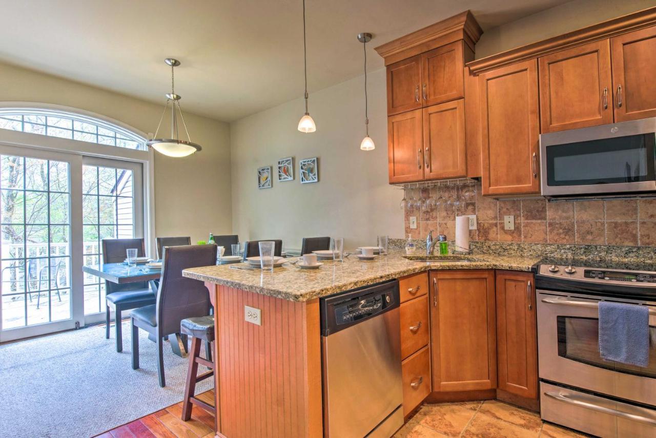 Holiday home Harmony Townhome With Deck And Gas Grill!