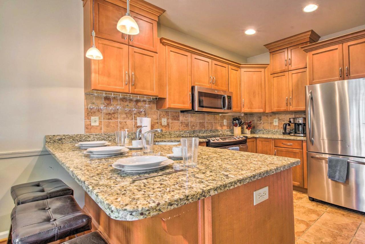 Holiday home Harmony Townhome With Deck And Gas Grill!