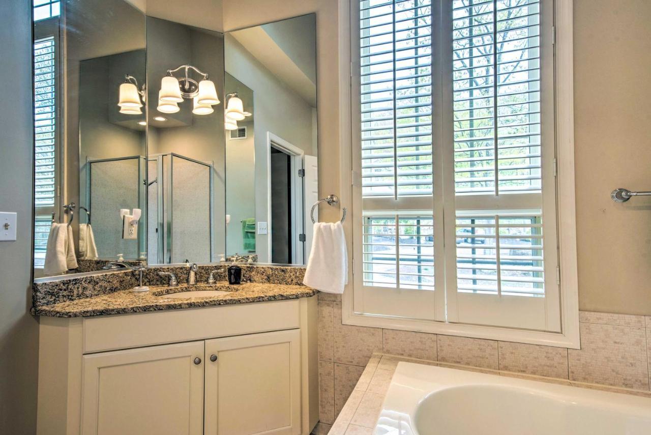 Harmony Townhome With Deck And Gas Grill! Holiday home *