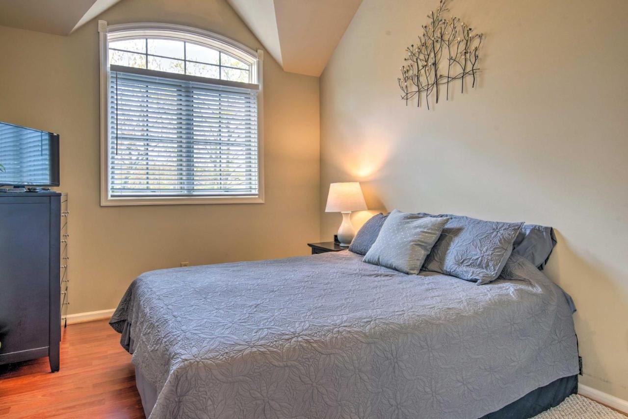 Holiday home Harmony Townhome With Deck And Gas Grill!