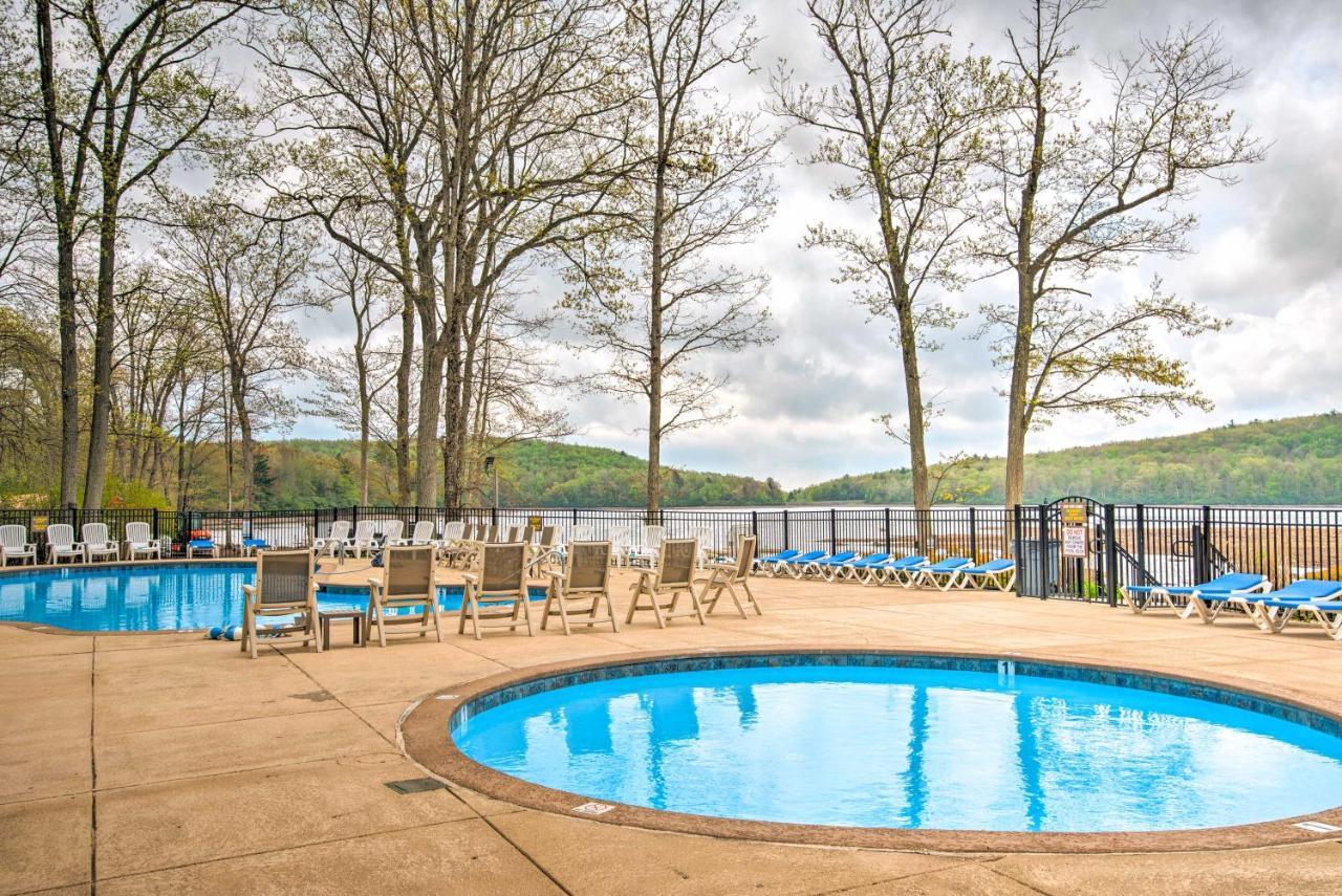 Holiday home Harmony Townhome With Deck And Gas Grill!