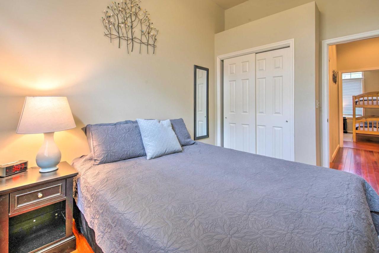 Holiday home Harmony Townhome With Deck And Gas Grill! *