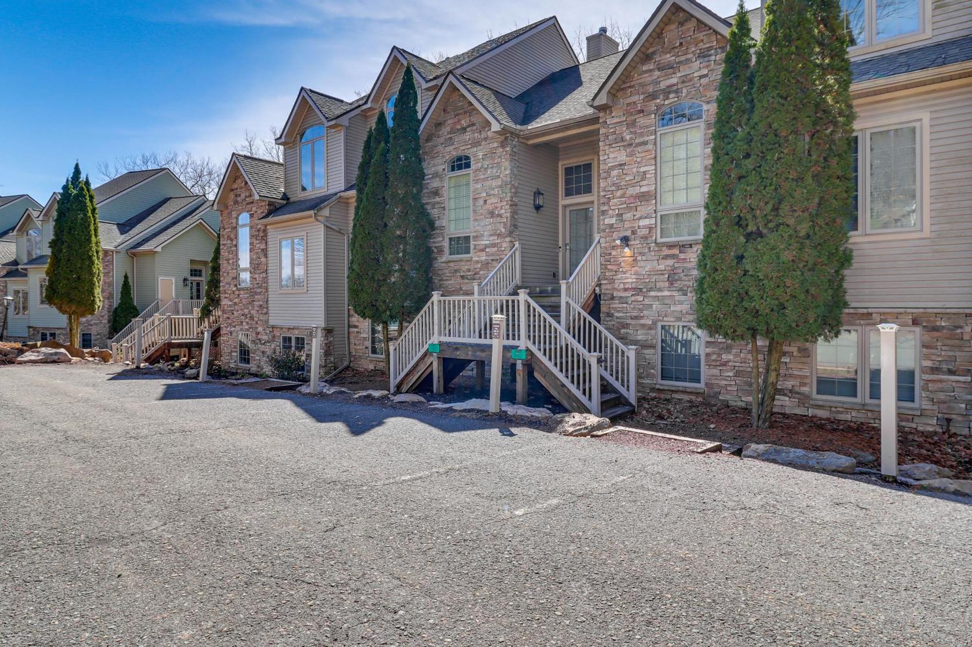 Holiday home Harmony Townhome With Deck And Gas Grill!